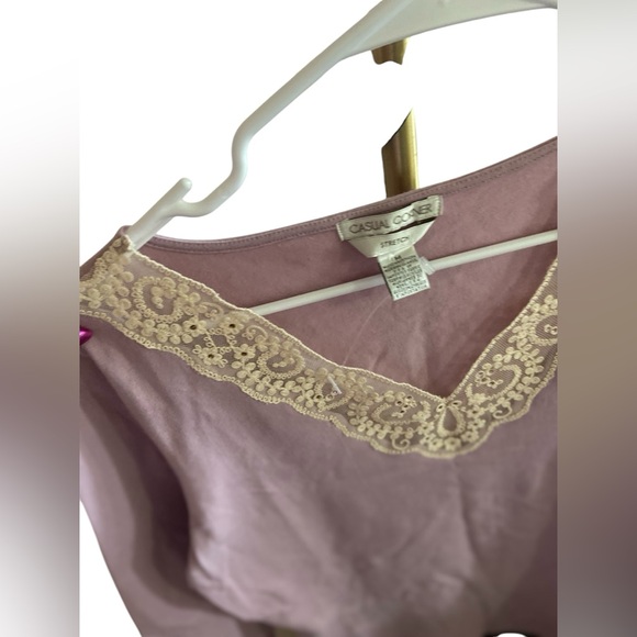 Casual corner lace top - Picture 3 of 4